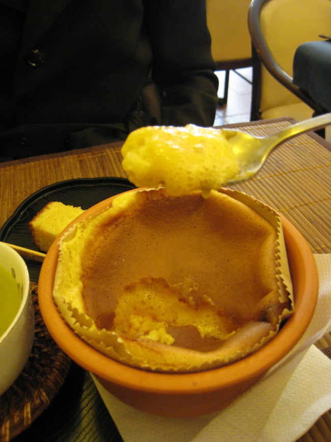 もちろん、パォン・デ・ローも美味！生焼けで、中がとろんとしてます。