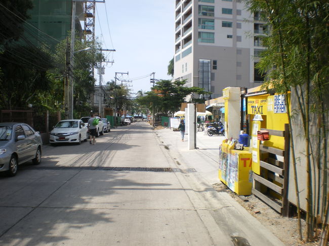 ホテル前北パタヤSOI5海岸方面