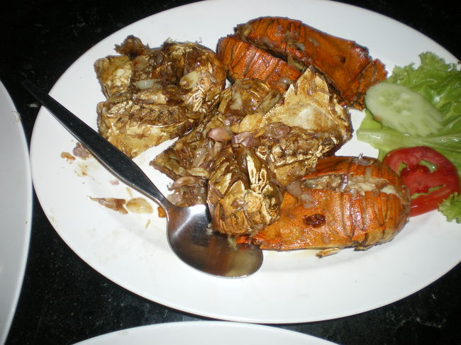 少し食べてしまった大きなシャコ