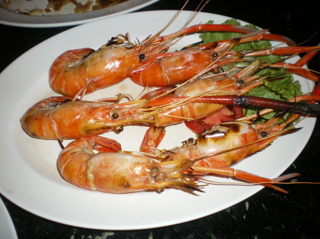 クンパオやはり新鮮です。男３人でやっと食べました。<br />この後タイの友人の案内で久しぶりにカラオケに行く