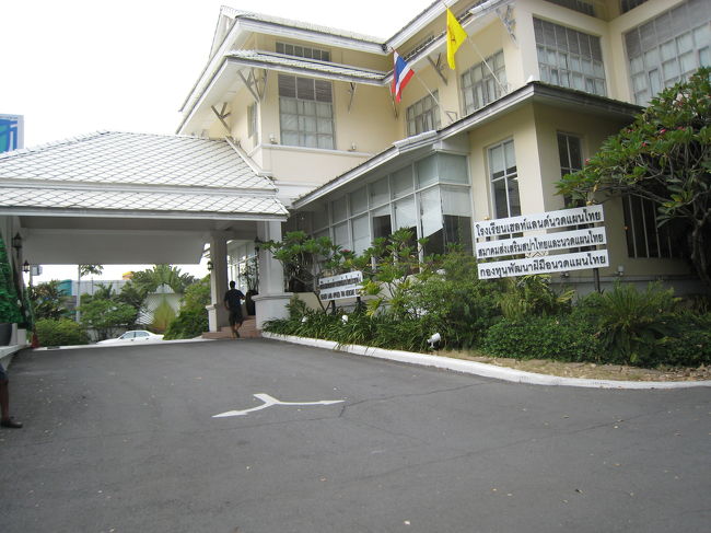 AKGで２H　２５０バーツの回数券を購入すぐそばのマッサージ屋え<br />入り口