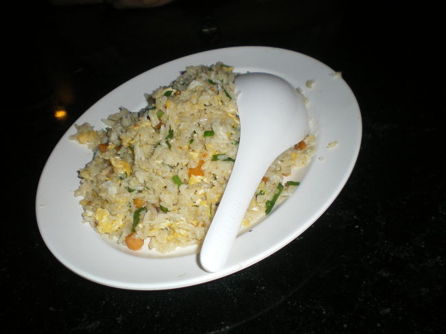 おなじみ　カオパット<br />どこで食べても美味しい。