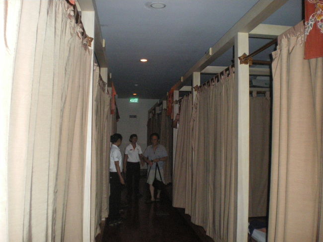 奥のカーテン部屋