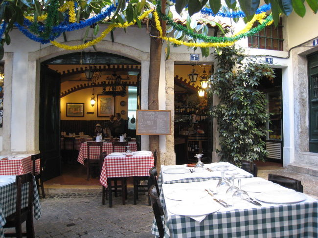 Lautasco。私たちは屋外のテーブルで食べましたが、もちろん、屋内のテーブルもあります。お昼休みになるギリギリに入ったので、他にはお客はいませんでした。