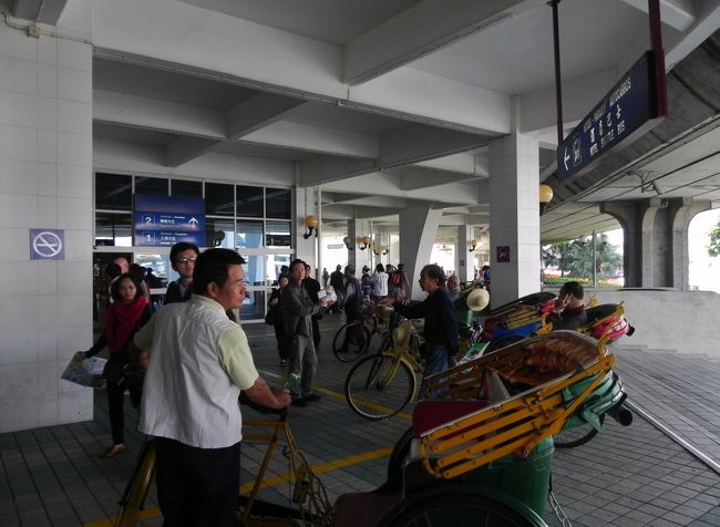 思っていたほどの時間はかからず出てこれた<br /><br />まだ早いのでこのあたりで食事してからとみまわしたが、何もないようなのでとりあえずホテルに行って荷物預けようってことに