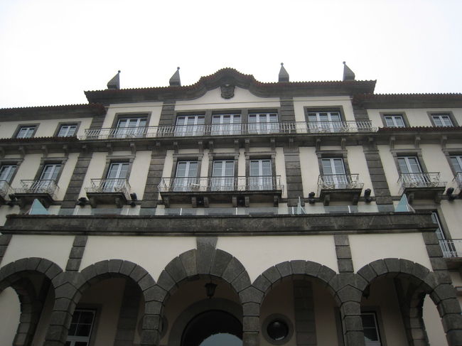 ポウザーダのファサードです。<br />ちょっと近過ぎた。