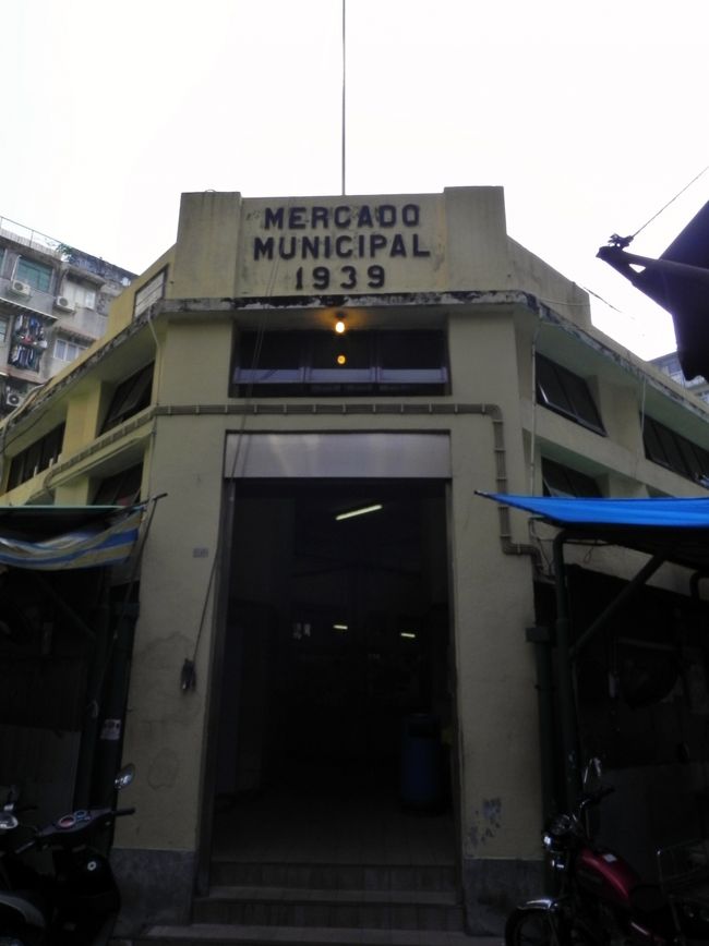 やっぱし<br /><br />市場んことＭｅｒｃａｄｏメルカドってんだ、メルアドみたいやな<br /><br />でもあれですか？地元の人ポルトガル語、学校で習うんやろか<br /><br />おいらシャボンとカステラしか知んないや