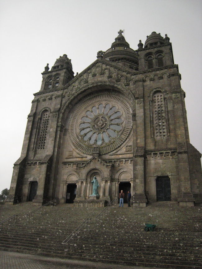 サンタ・ルジア教会のファサード。ネオ・ビザンチン様式です。そんなに古くはないみたい。