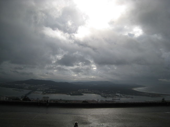 教会前の広場からリマ川を見下ろします。スペクタクル。。。