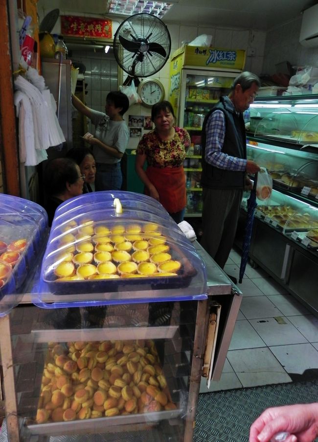 買い物してたおばぁおすすめなんで１個もらって食べてみた。なんぼやったっけ？コイン　ジャラッと出して取ってもらったからわからへん。<br /><br />悪くないけど、おいら焼きがはいったほがええな