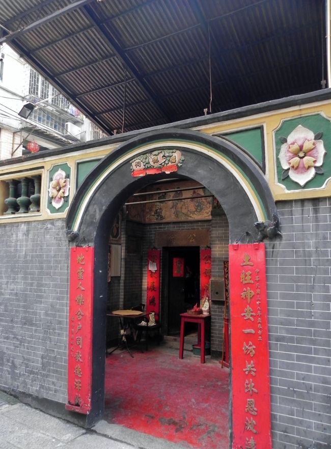 町角の廟もこじんまりポルトガルしててかわいい