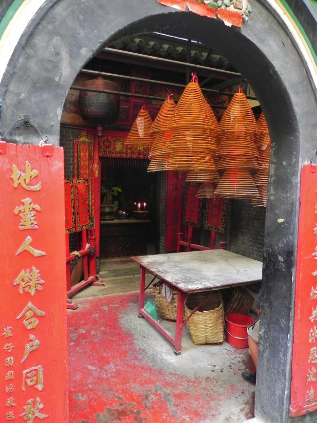 線香ぐるぐる<br /><br />絶やした事なんてないんだろうな