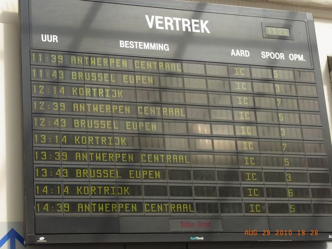 オステンドに到着〜♪<br />電車を降りるとほのかに潮の香りがしてきます。<br />帰りの時間を調べると・・・1時間に1本しかない。<br /><br />