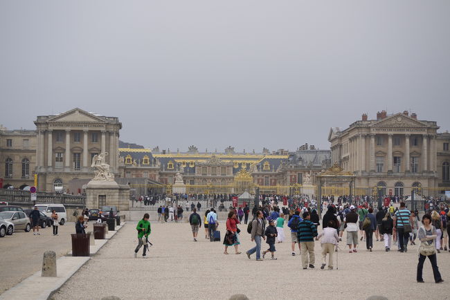 ベルサイユ宮殿は昨年、1昨年と２度訪問しているのですが、今年は娘が一緒で、訪問経験がないので、今年もベルサイユ宮殿を訪れることにしました。