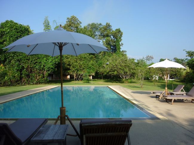 このゲストハウスは<br />小林聡美主演「プール」のロケに使われた場所。<br /><br />東京からの若いカップル曰く<br />「ＤＶＤ見たときは絶対にセットだと思ってました。<br />本当にあるんですね・・・」<br /><br />やっと取れた夏休みを利用してやって来た二人。<br />日ごろは神経をすり減らしているのだろうなあ・・<br />こんなゆる〜くていいんだなあって<br />日本では感じられない違う何かを感じて帰って行ったのではないかしら。