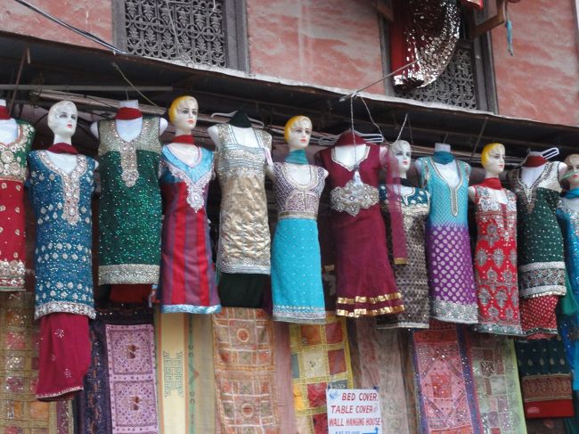 ここではマネキンもぶらさがる。<br />見てるとおもしろいけど、なんかちょっとだけ不気味。