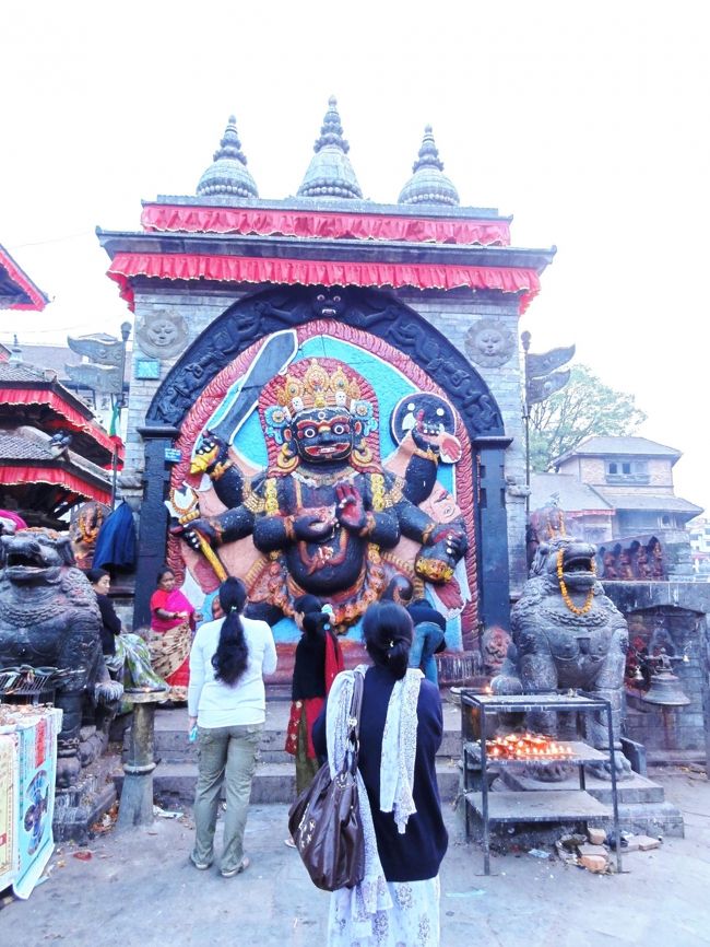 怖いのに愛嬌のあるシヴァの化身カーラバイラヴ。