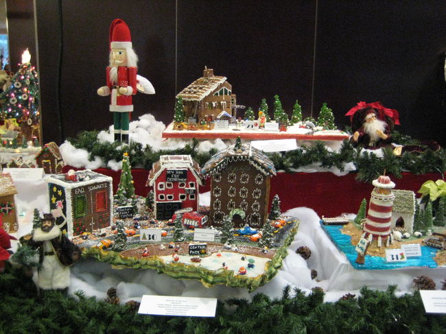 いろいろなグループが作った<br />様々なお菓子の作品が並んでいました。<br />どれも可愛い♪