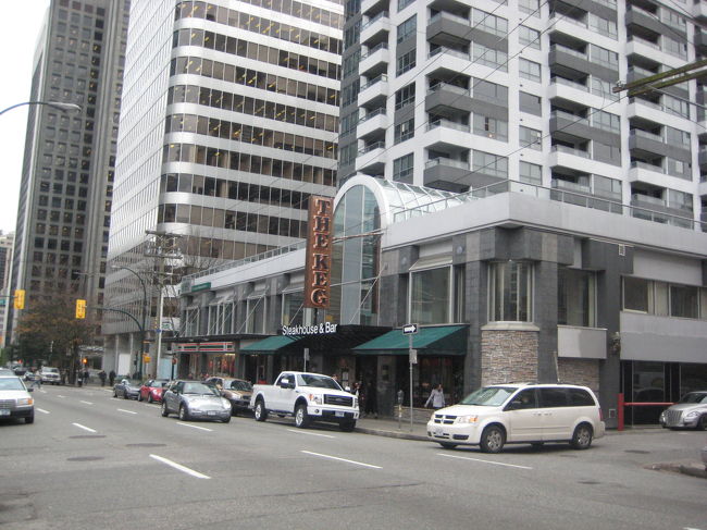 ランチはサーロー通りのステーキハウスのＴｈｅ Ｋｅｇで。<br /><br />店内はボックス席が多く、落ち着いた雰囲気です。