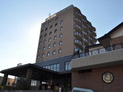 　１日めの昼食は、舞鶴市内のホテルマーレたかたというホテルでランチバイキングです。