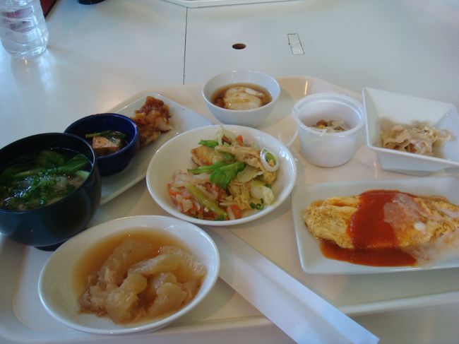 Ｆヤンのお朝食。<br />今日は納豆を食べました。<br />今日のチャンプルーは、パパヤーチャンプルーと<br />豆腐とキャベツのチャンプルー。<br />この、豆腐とキャベツのチャンプルーがとっても美味しかった！<br /><br />ここのお食事は、サラダだけじゃなくて<br />野菜料理がたーーーーーーくさんあります。<br />旅行に出ると、どうしても野菜不足になるけれど<br />ここに連泊していたら、朝食で十分野菜がとれそう。<br />女性には嬉しいよね。