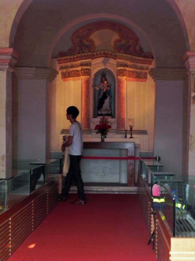 内部は撮影禁止なので外から撮った