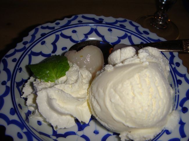<br />最後はアイスクリームが2スクープ。<br />ライチ味でさっぱりしていました。<br />