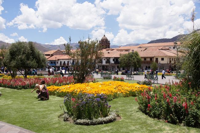 広場のいたるところに、このように花壇があって、とてもきれいでした。<br />