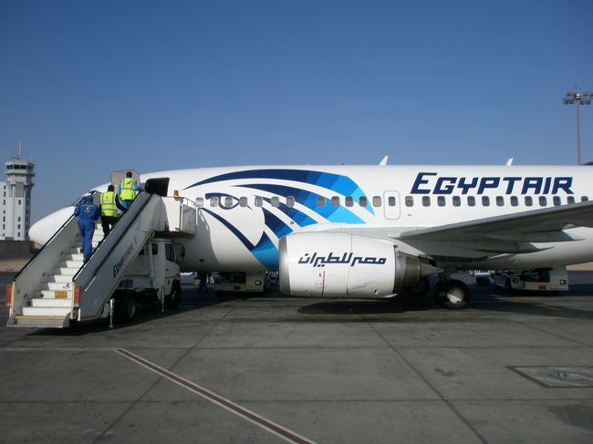 エジプト航空で、ルクソールへ。