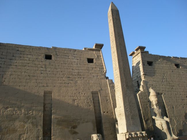 ルクソール神殿入り口。