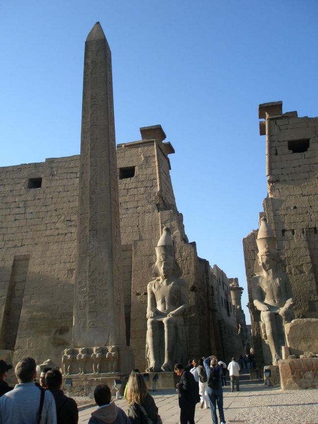 ルクソール神殿とオベリスク。