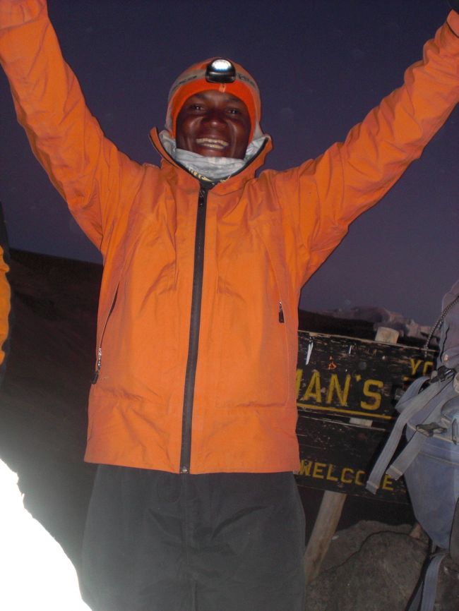 ニクソン隊長。本当にお世話になりました。朦朧とした状態で<br />隊長の背中に手をかけて、のぼらせてもらいました。