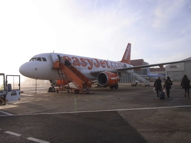 Easy jetでロンドンから片道30ユーロ。値段につられて飛行機にしたけど、空港の遠さと交通費を考えると、次の機会があればユーロスターにしようという気持ちでいっぱいになりました。