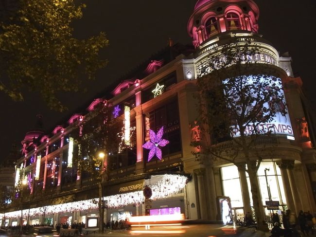 11月下旬、町はクリスマスのイルミネーションが点灯していました。