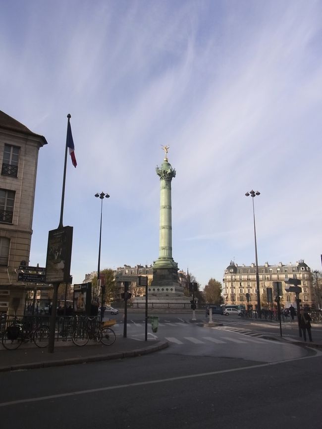 ホステルからバスティーユ広場までは徒歩10分ほど。