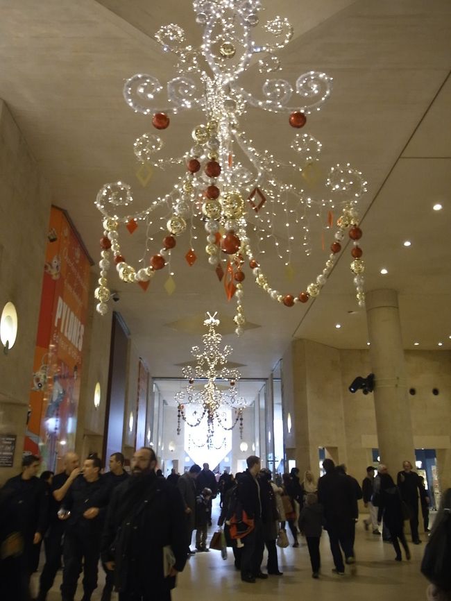 ルーブルの地下で行われている企画展へ。