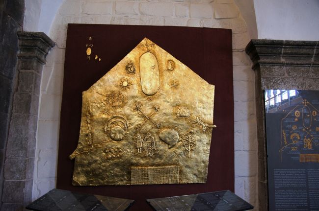 黄金の展示物などもありました。インカ時代はこのような黄金の像などがいたるところに配置されていたようです。<br />