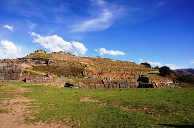 中へと入っていきます。<br />