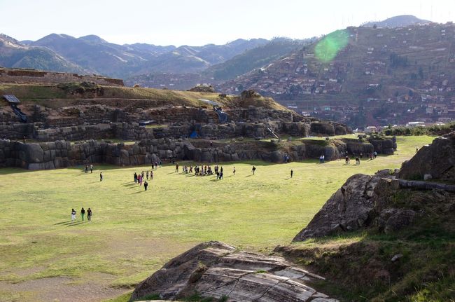 入口の方向をのぞみます。やっぱり、ひろいなぁ〜と思いますね。<br />