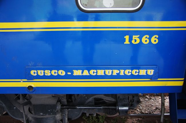 クスコ−マチュピチュ間を走る列車であることがわかります。<br />