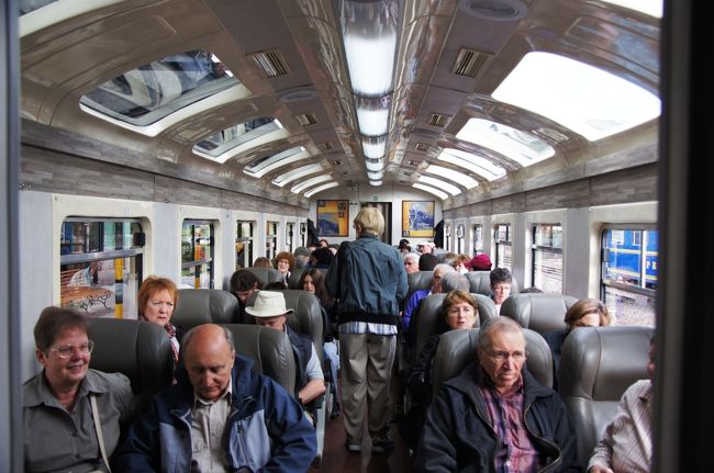 さあ、いよいよマチュピチュへ向けて出発です！列車は満席です。<br />