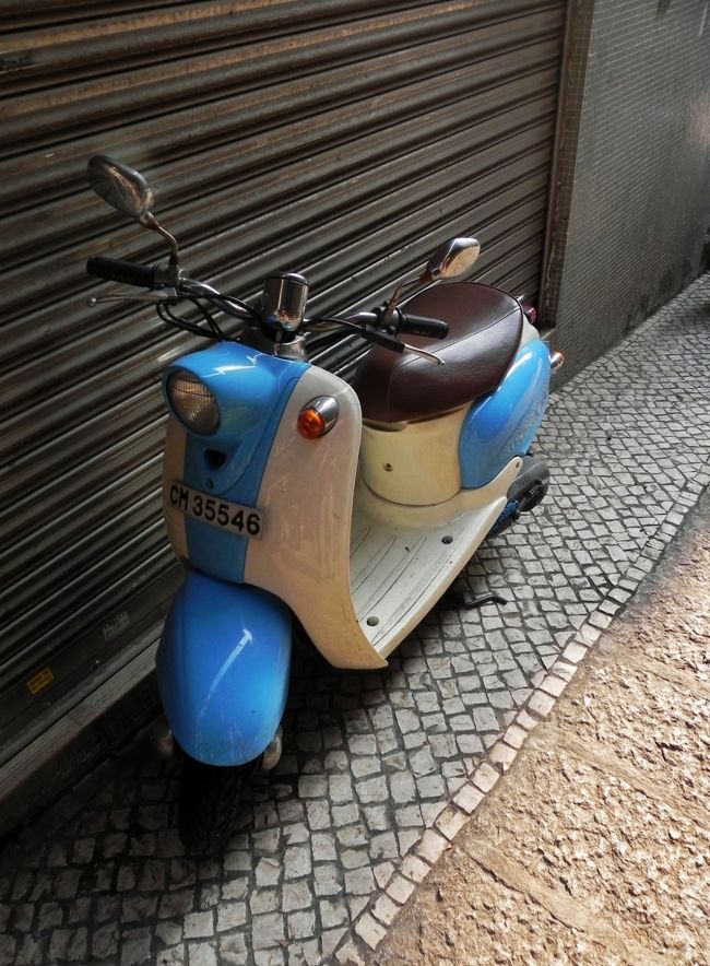 ひとつめの夢んなか<br /><br /><br />どんよりした空気<br /><br /><br />時間を濃くしてる