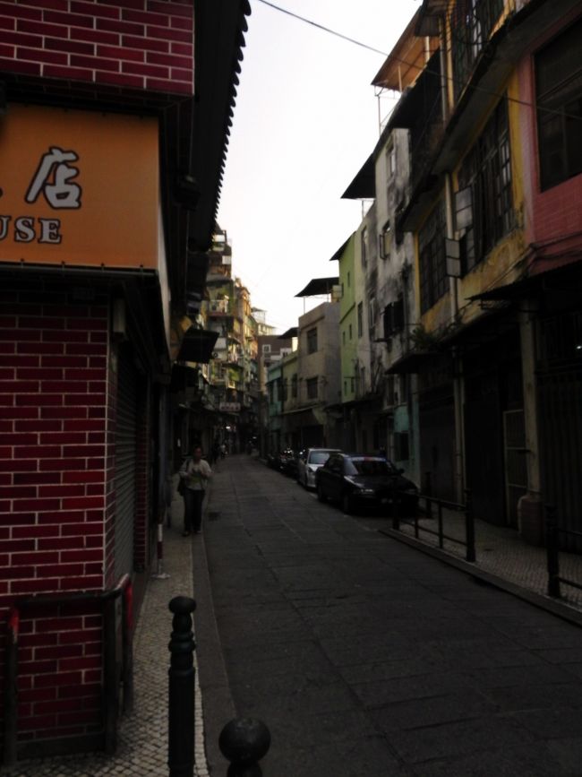 今のうちに戻らないと<br /><br /><br /><br />くるくる廻る<br /><br />飛び上がらなきゃ出られない