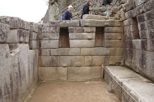 主神殿の裏側にある小部屋です。この部屋、音が反響するようになっていて、「エコーの部屋」と言われています。<br />試してみたのですが・・・よくわからなかったです。<br />