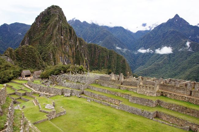 こちらはメイン広場をのぞむ方向。３６０度どの方向も見渡すことができて、神聖な場所にして日時計を設置するには一番良い場所ですね。<br />