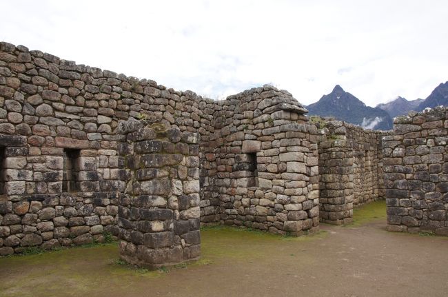 居住区の内側です。中の部屋が結構広々したこの建物は、人が暮らすためというより、学校のような役目を果たしていたと考えられています。<br />