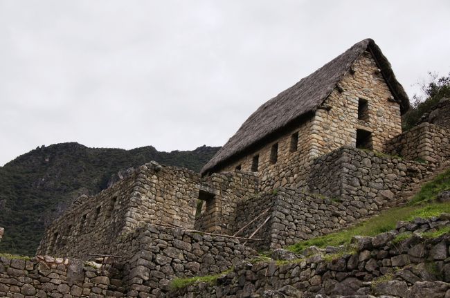 遺跡入口、貯蔵庫まで戻ってきました。ここを抜けるとゲート、そのすぐそばにレストランがあります。<br />