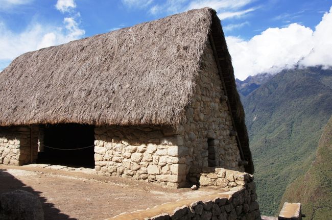 午後の自由観光スタートです。午前中のすっきりとしない天気とはうってかわってすっきりとした青空がひろがりました！よかった！<br />午後は午前中に見られなかった、見張り小屋へと上っていこうと思います。<br />