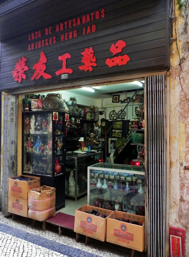 めがね拭いてみたり、眼をしばしばさせてみたらちょっとマシになったかな<br /><br /><br /><br /><br />いやいややっぱりおかしい、何気なく手に取った品物の裏に１０，５、１９７２って古ぼけたステッカーあったり