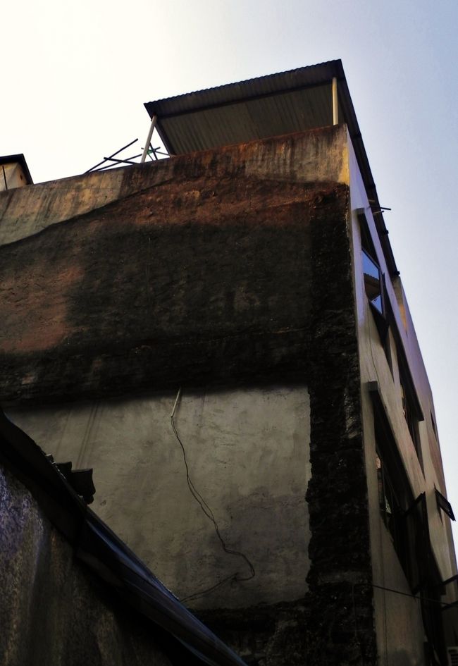 それともわざわざ過去の中に甘んじてはるんやろか